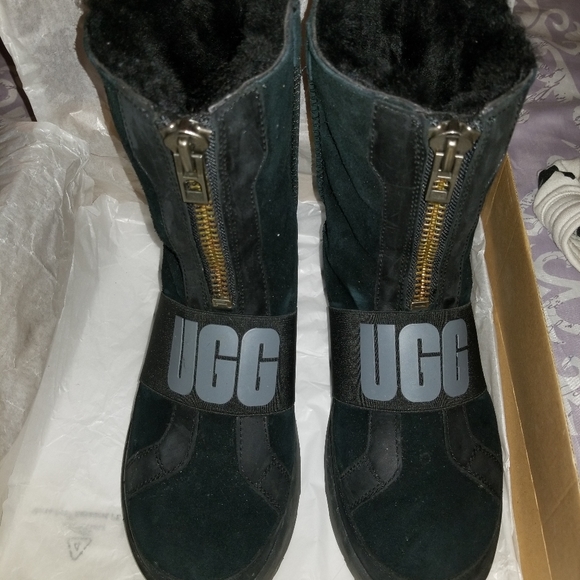 Ugg boots - Picture 3 of 9